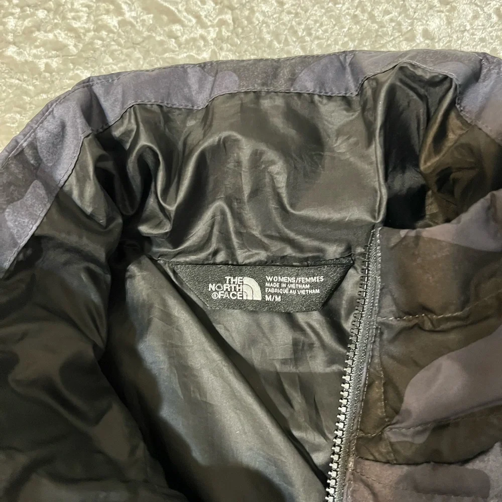 The North Face Thermoball Eco Black Camo Puffer Vest. Medium - Picture 3 of 8